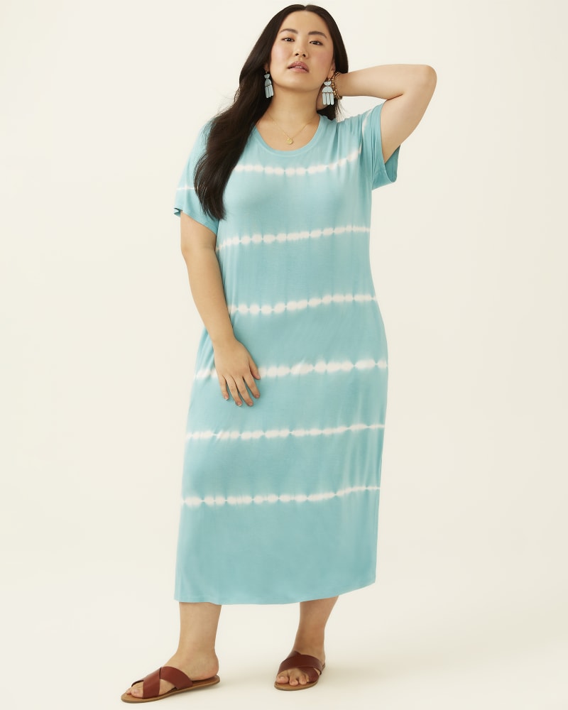 Front of 5'7" model wearing a plus size Stephanie Crew Neck Tie Dye Midi Dress in Turquoise / Ivory by Marc NY. | dia_product_style_image_id:274228